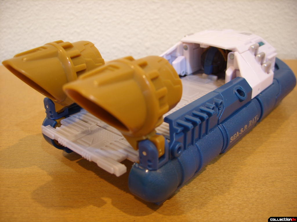 Voyager-class Autobot Sea Spray- vehicle mode (back)