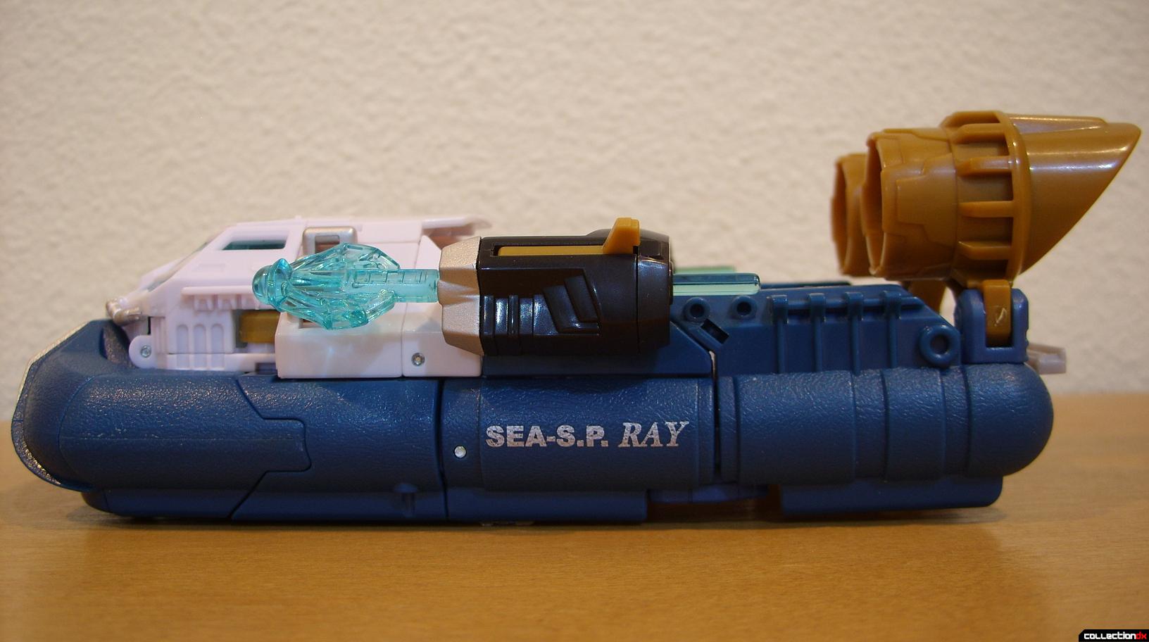 Voyager-class Autobot Sea Spray- vehicle mode (left profile)