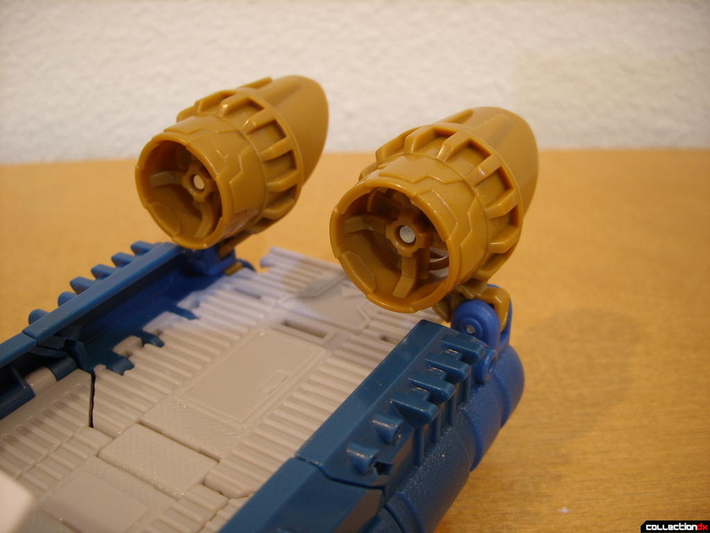 Voyager-class Autobot Sea Spray- vehicle mode (turbofans, normal position)