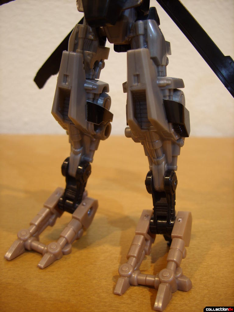 Deluxe-class Autobot Tomahawk- robot mode (legs, front)