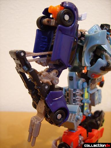 Autobot Double Clutch with Rallybots- Commander Mode (right arm, angle)