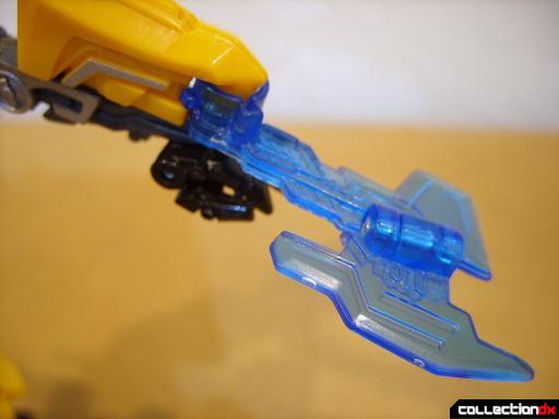 Deluxe-class Battle Blade Bumblebee - robot mode (battle blade detail)