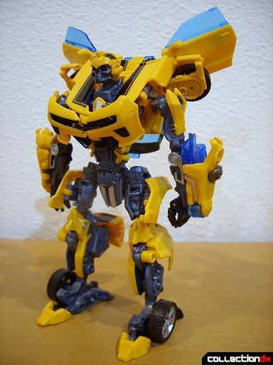 Deluxe-class Battle Blade Bumblebee - robot mode (front)