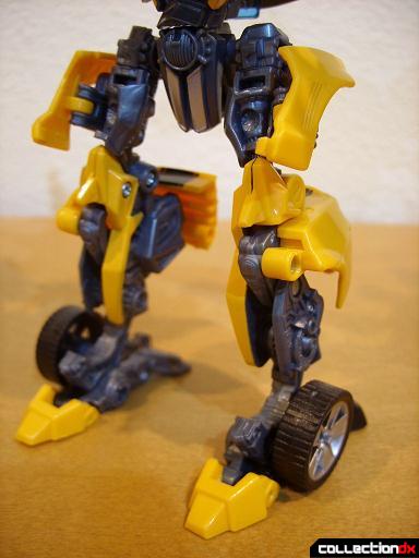 Deluxe-class Battle Blade Bumblebee - robot mode (legs, front)