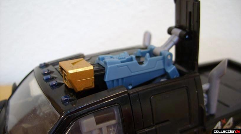 DotM Leader-class Autobot Ironhide (19)