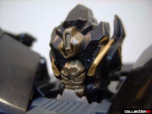 DotM Leader-class Autobot Ironhide (30)