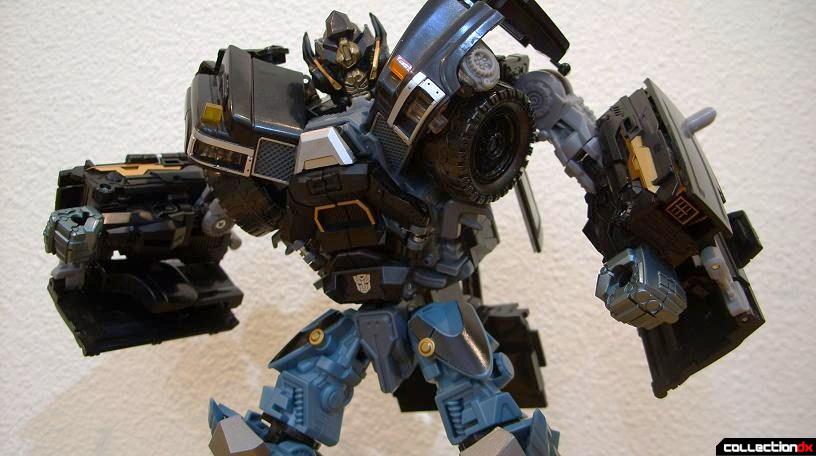 DotM Leader-class Autobot Ironhide (40)