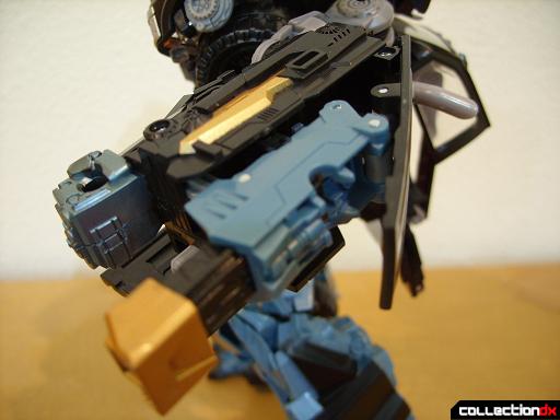 DotM Leader-class Autobot Ironhide (46)