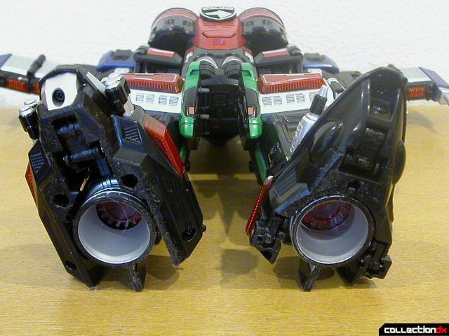 DX Tokusou Gattai DekaWing Robo (bottom, foot engines)