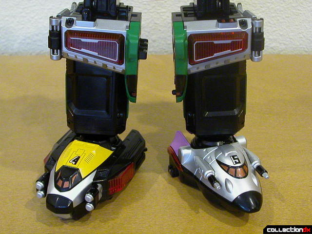 DX Tokusou Gattai DekaWing Robo- foot orientation detail