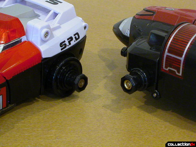 shoulder joint detail- Patrol Striker (left) and Pat Wing 1 (right)