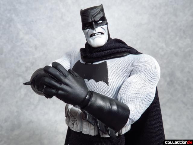 mezco dark knight batman 19