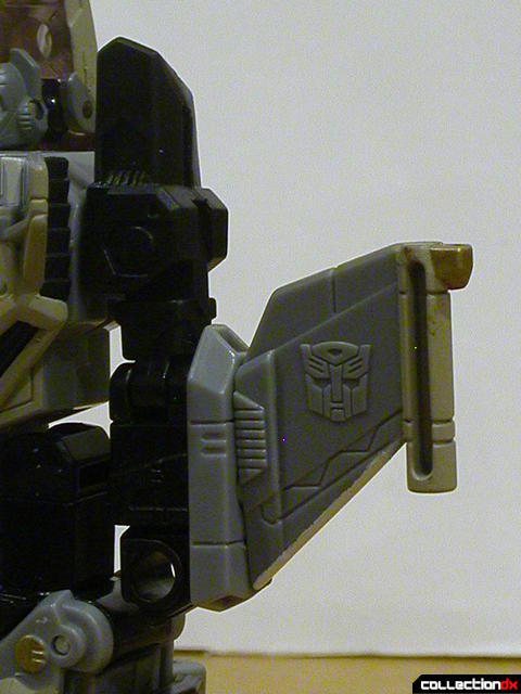 Autobot Skyblast- robot mode (left arm detail)