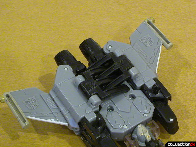 Autobot Skyblast- vehicle mode (claws detail, closed)