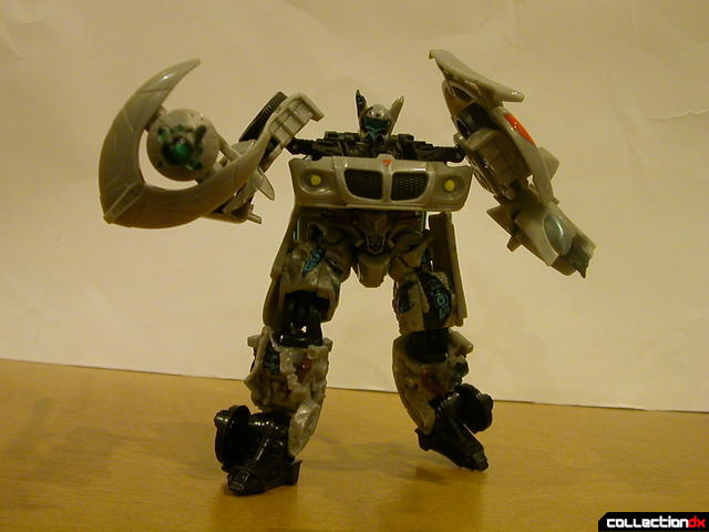 Final Battle Jazz- robot mode posed with plasma cannon (1)