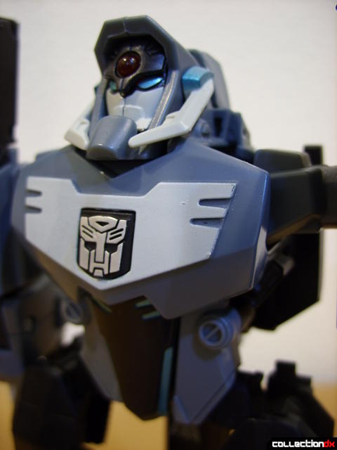 Animated Voyager-class Decepticon Shockwave- Longarm form (torso detail, front)