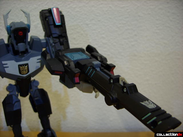 Animated Voyager-class Decepticon Shockwave- Shockwave form (holding cannon)