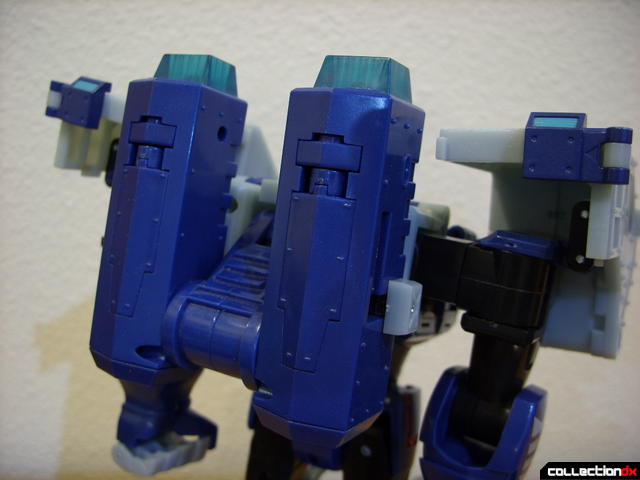 Animated Leader-class Autobot Ultra Magnus- robot mode (back detail)