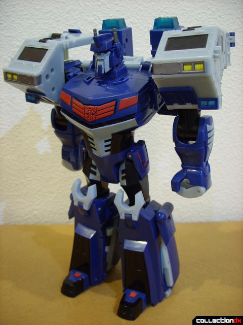Animated Leader-class Autobot Ultra Magnus- robot mode (front)
