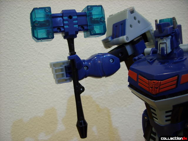 Animated Leader-class Autobot Ultra Magnus- robot mode (holding Magnus Hammer)