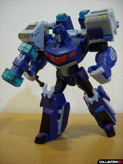 Animated Leader-class Autobot Ultra Magnus- robot mode posed (4)