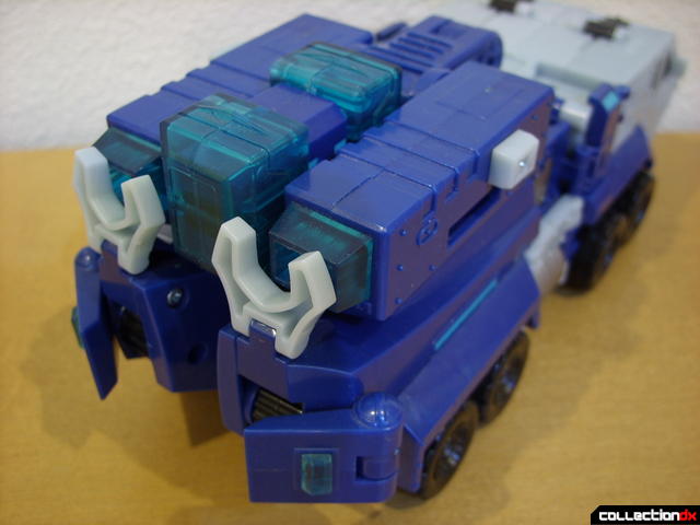 Animated Leader-class Autobot Ultra Magnus- vehicle mode (back detail)