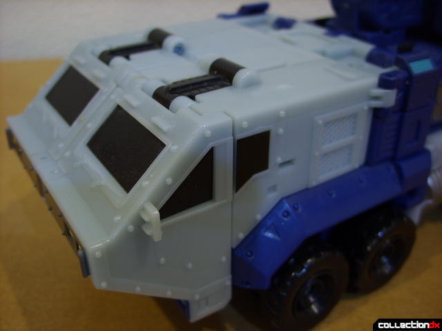 Animated Leader-class Autobot Ultra Magnus- vehicle mode (cab detail)
