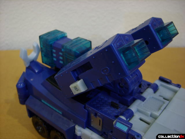 Animated Leader-class Autobot Ultra Magnus- vehicle mode (cannons deployed)