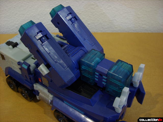 Animated Leader-class Autobot Ultra Magnus- vehicle mode (cannons raised, alt view)