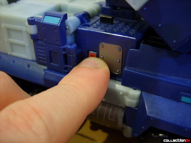Animated Leader-class Autobot Ultra Magnus- vehicle mode (pressing effects button)