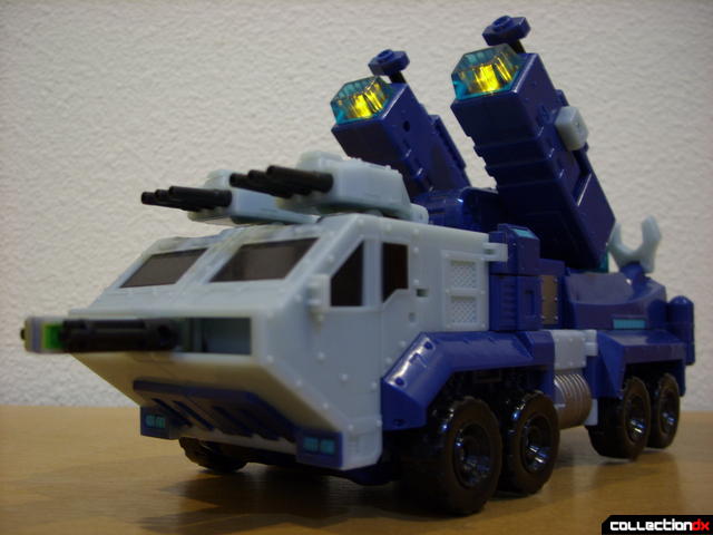 Animated Leader-class Autobot Ultra Magnus- vehicle mode (weapons out and lights on)
