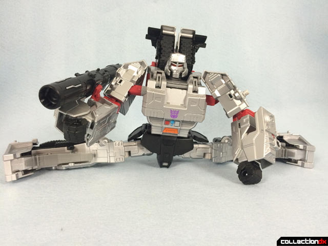 Takara Megatron articulation pose_3