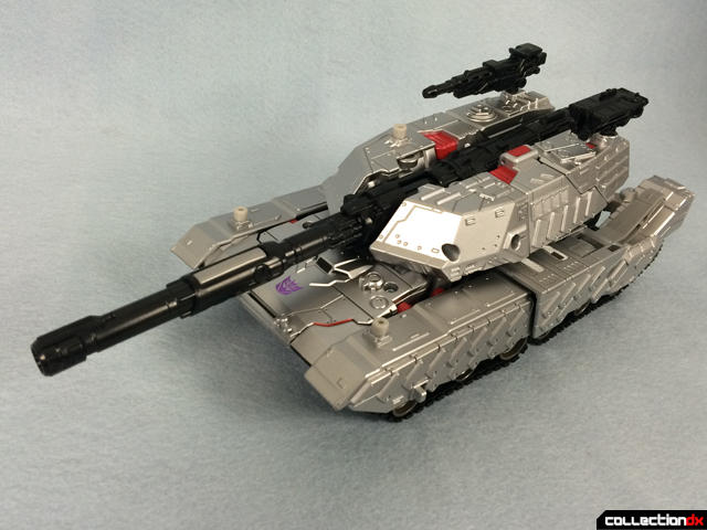 Takara Megatron tank pose_1