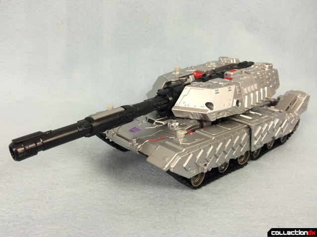 Takara Megatron tank pose_2