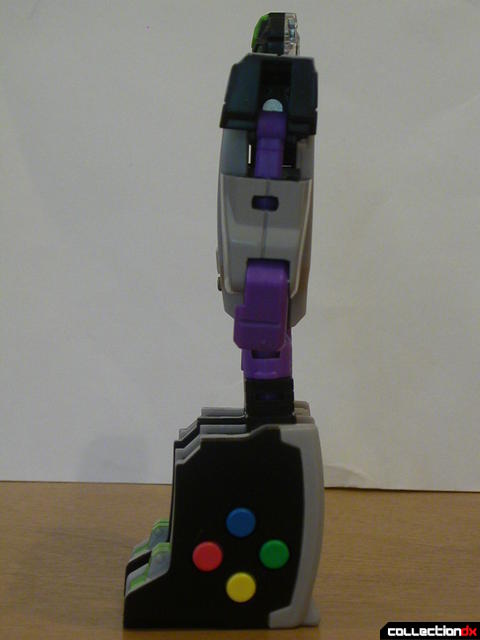 Decepticon Power Up VT6- robot mode (left side)